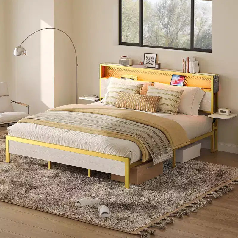 Struttura Letto a Piattaforma King Size con Testiera a LED con Vano Contenitore, Ripiani Laterali Pieghevoli e Stazione di Ricarica