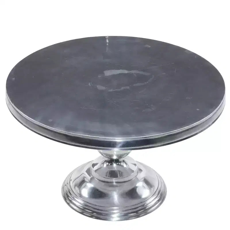 Tavolino da caffè tradizionale in alluminio, color argento, elegante struttura in ferro, design contemporaneo