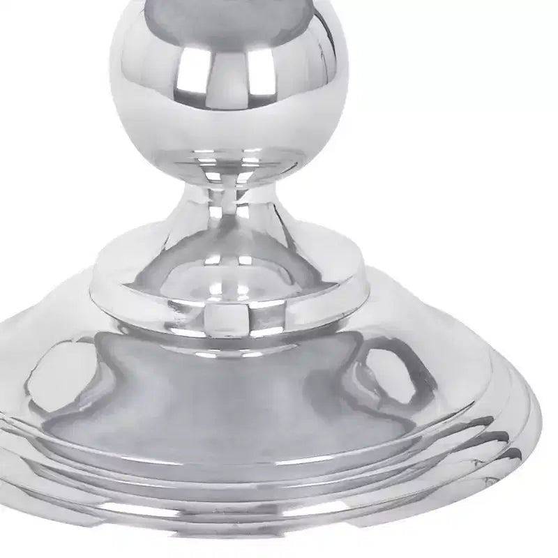Tavolino da caffè tradizionale in alluminio, color argento, elegante struttura in ferro, design contemporaneo