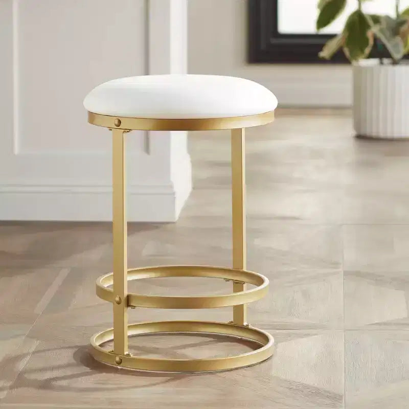Sgabello da bar in metallo dorato da 26" con cuscino rotondo in tessuto bianco e poggiapiedi, altezza bancone